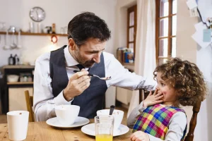 hijo pide que le des de comer